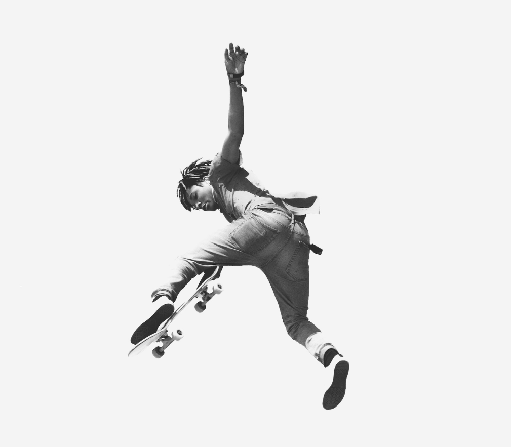 Skater en su tabla dando un salto libre, esa libertad refleja la filosofía Pandemonium